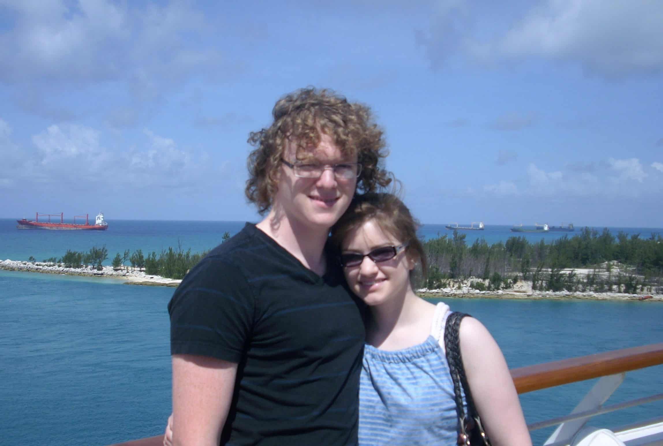 Derek and Kacie in front of the ocean in the Bahama Islands